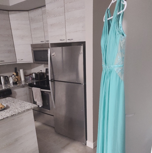 Prom dress - Picture 2 of 4